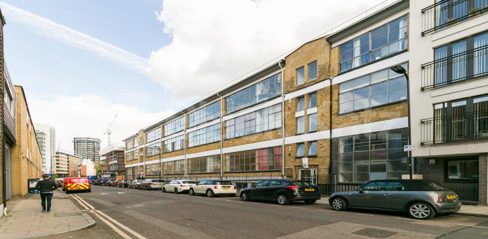 			WAREHOUSE CONVERSION IN ANGEL-OLD STREET-SHOREDITCH, 3 Bedroom, 1 bath, 1 reception Flat			 EAGLE HOUSE-EAGLE WHARF ROAD, ANGEL-OLD STREET-SHOREDITCH